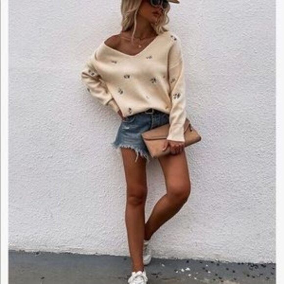 NEW Black V Neck Embroidered Ribbed Knit Pullover Sweater - Picture 9 of 13